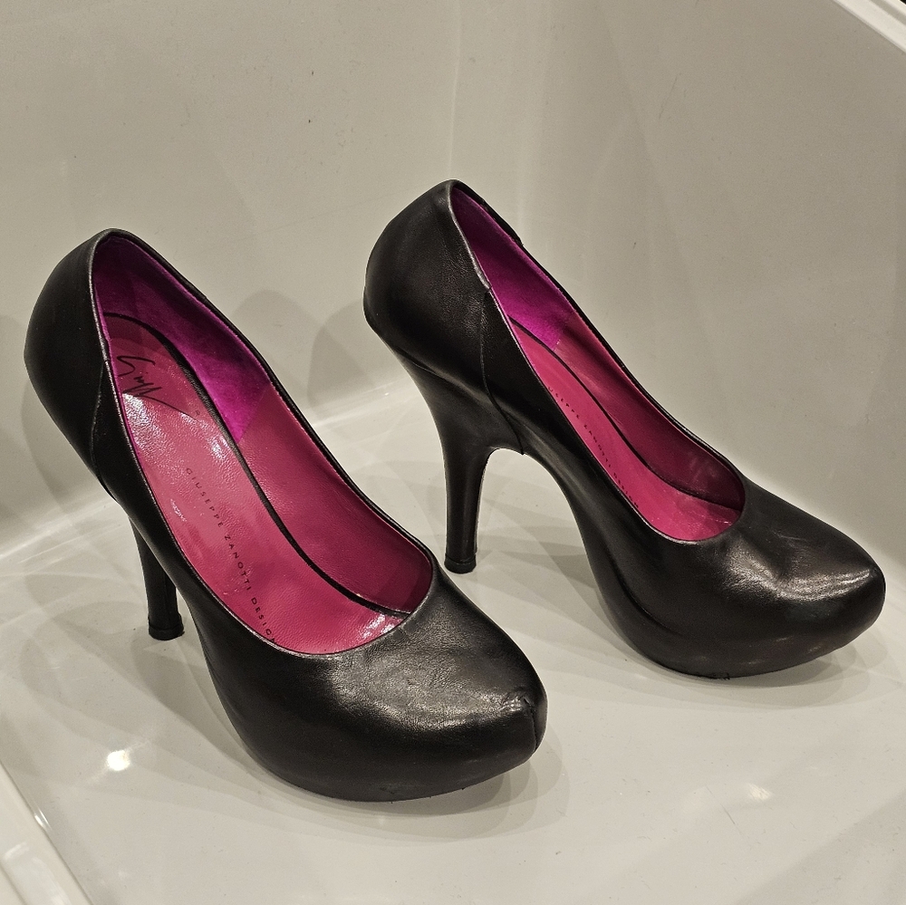 GIUSEPPE ZANOTTI Black Leather Classic Round Toe Platform Pumps (EU 36.5)